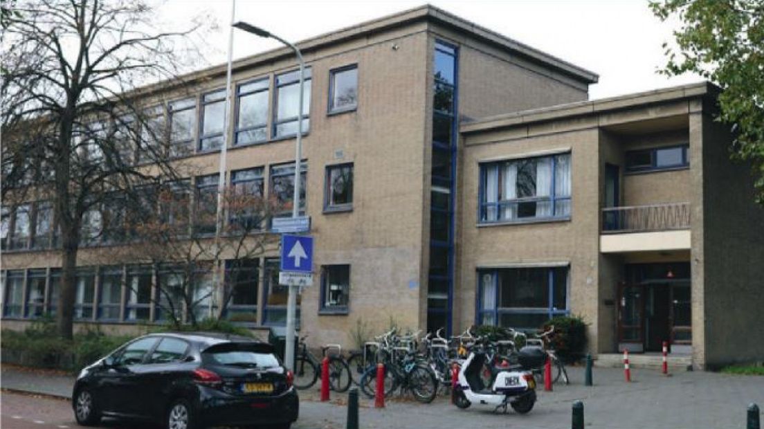 In het leegstaande schoolgebouw aan de Rooseboomstraat worden daklozen opgevangen