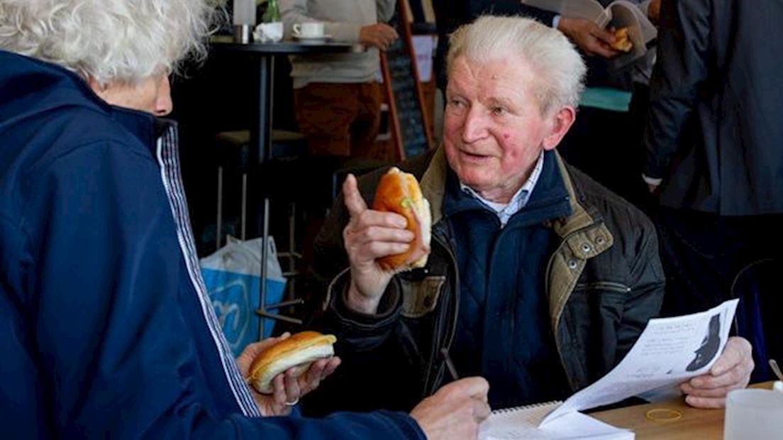 Er kwamen vele verhalen los tijdens het WO 2 Café