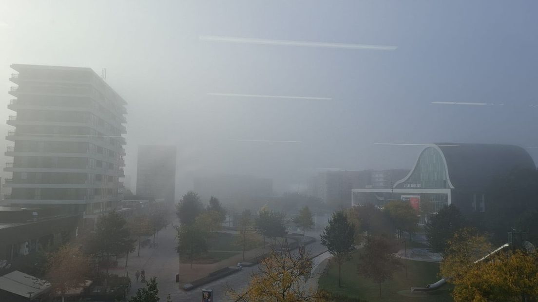 Het uitzicht van het gemeentehuis in Emmen