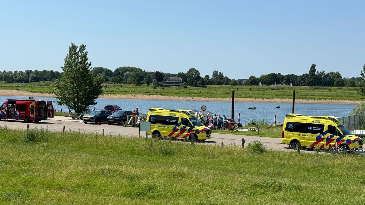 Brandweer zoekt tevergeefs naar drenkeling in water bij Deventer, melder twijfelt