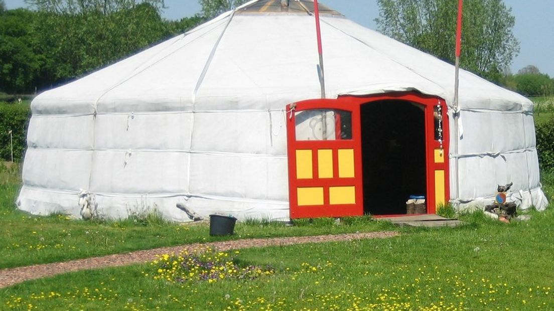 Het geeft een gevoel van vrijheid; wonen in een yurt, oftewel een ronde dichte tent. Hoewel alternatieve woonvormen in opkomst zijn, stemde de gemeenteraad van Lochem maandagavond tegen een onderzoek naar hoe hier mee om te gaan.