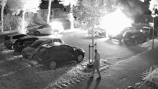 Autobranden vastgelegd door deurbelcamera van Wesley
