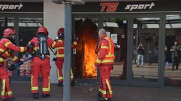 112-nieuws: Brand in sportwinkel in Veendam • Motor botst op auto in Stad