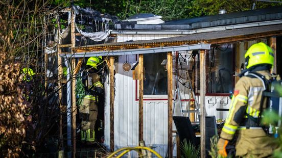 Brandweer redt persoon bij brand in chalet