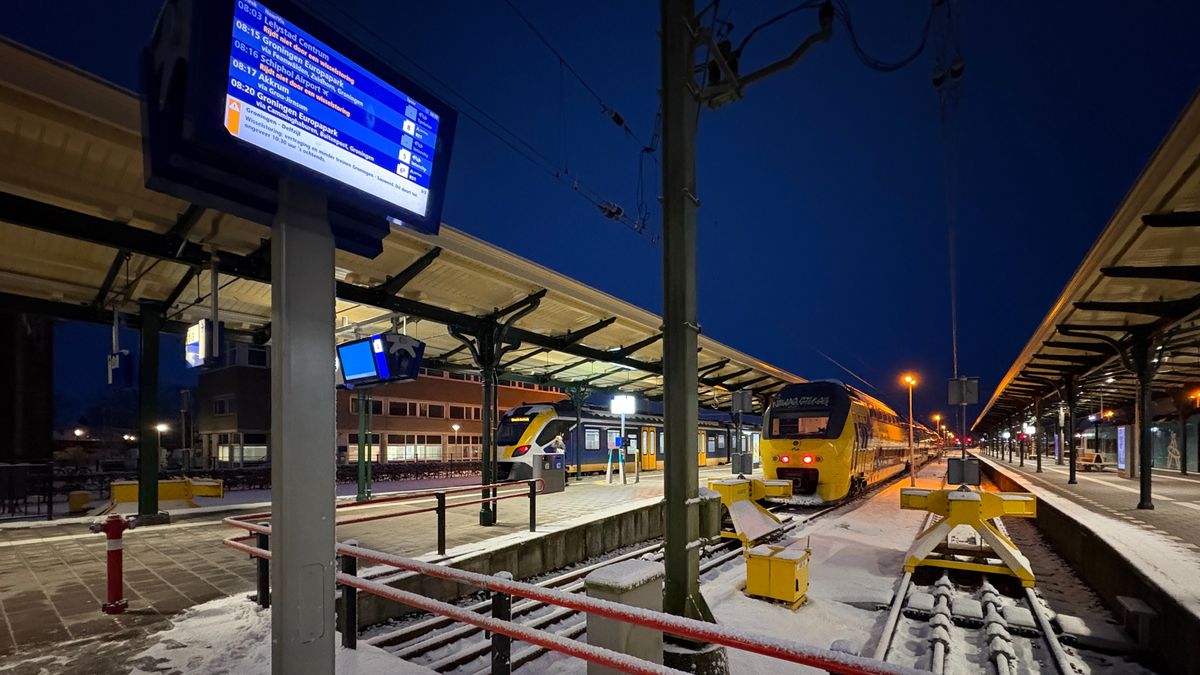 Grote problemen op rondweg Sneek | Rijkswaterstaat wil A32 voor avondspits begaanbaar maken