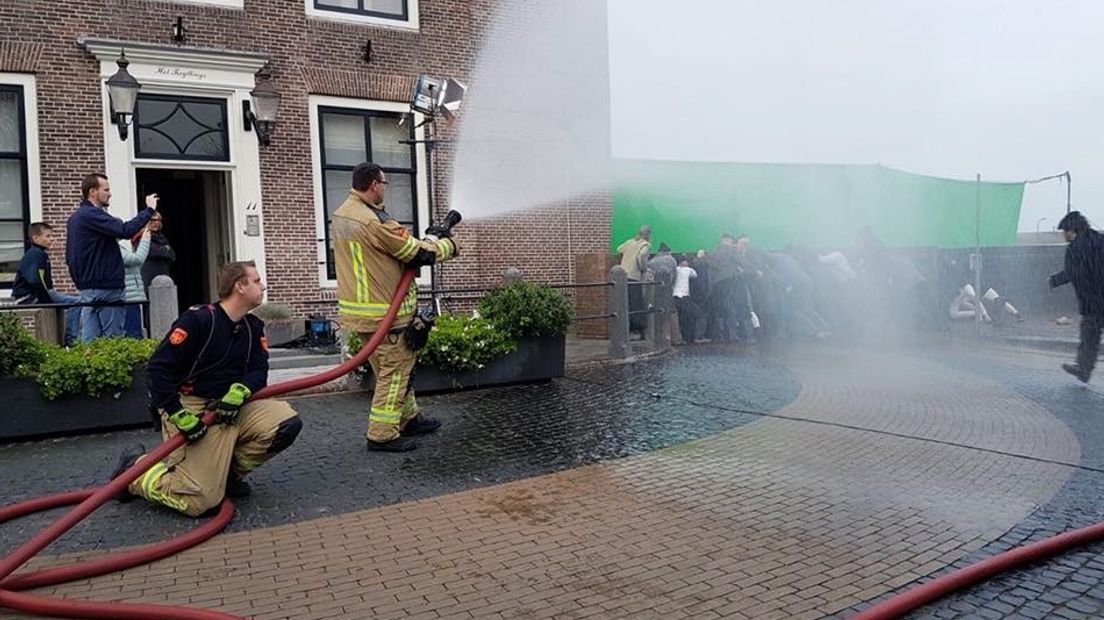 De brandweer heeft geholpen bij het nabootsen het weer in de rampnacht