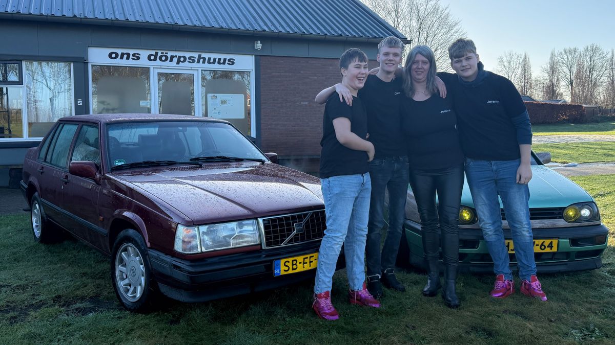 Deze familie is verslaafd aan auto’s: 19-jarige zoon had er al twintig, ouders samen zestig