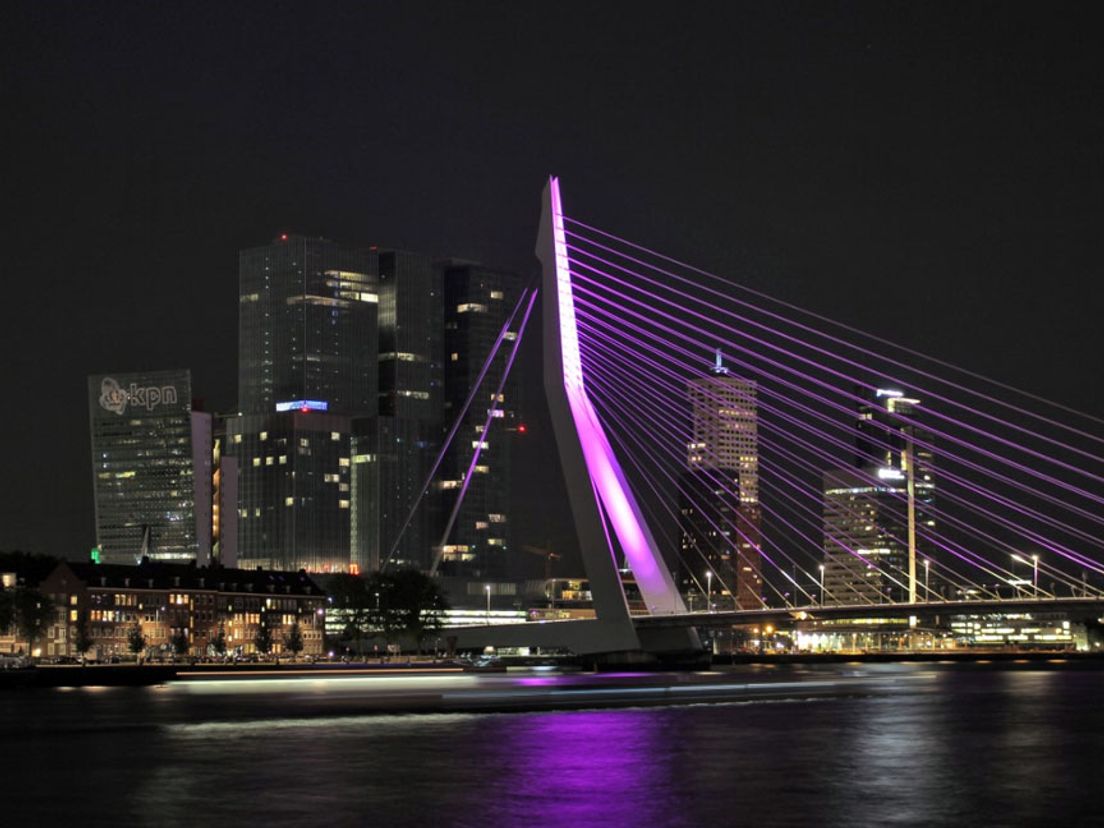 De Erasmusbrug kleurt roze voor Tom Dumoulin