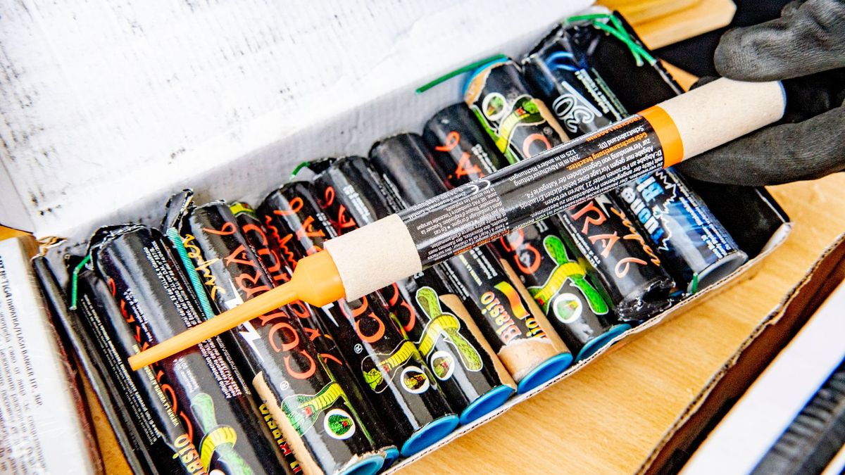 Politie vindt ruim honderd kilo illegaal vuurwerk in slaapkamer in Assen