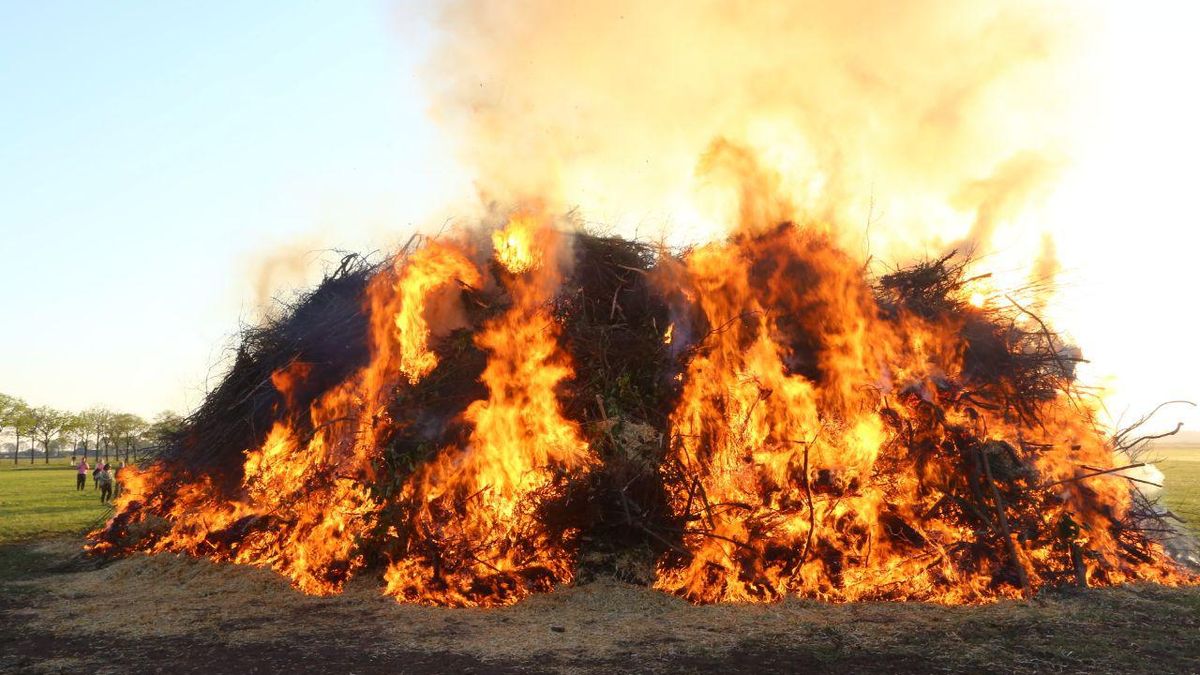 Dronebeelden: Bekijk hier het paasvuur vanuit de lucht