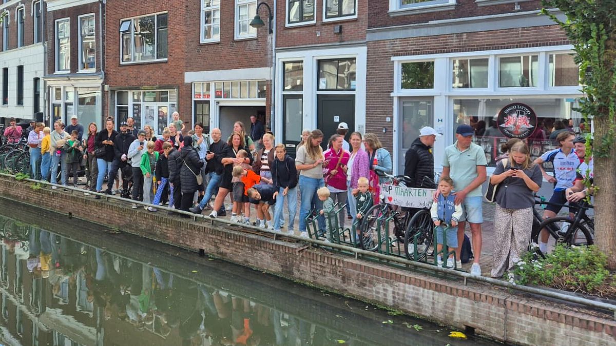 Dorp en stad lopen uit voor Maarten van der Weijden die rijendik wordt toegejuicht: 'Hup Maarten'