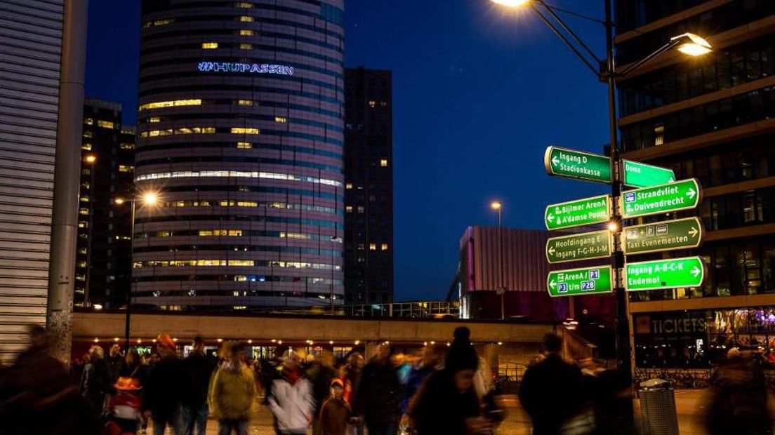 De teksten prijken op verschillende gebouwen  in Amsterdam en Zandvoort (Rechten: Businessclub Dutch Grand Prix Assen 2020)