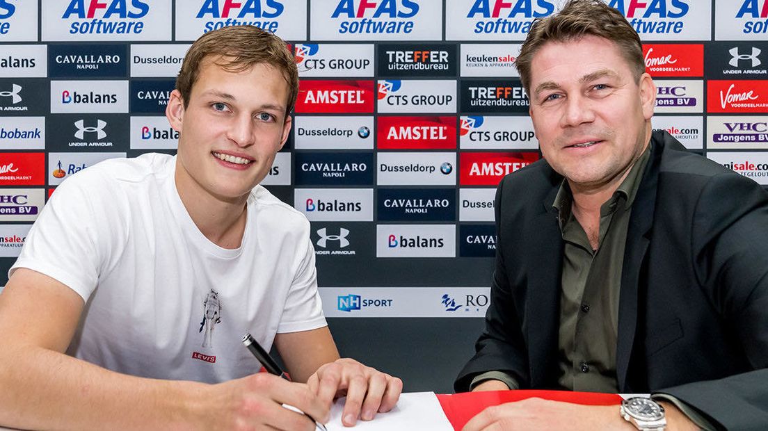 Thijs Oositng met Max Huiberts, Directeur Voetbalzaken van AZ (Rechten: AZ, Thijs Oosting)