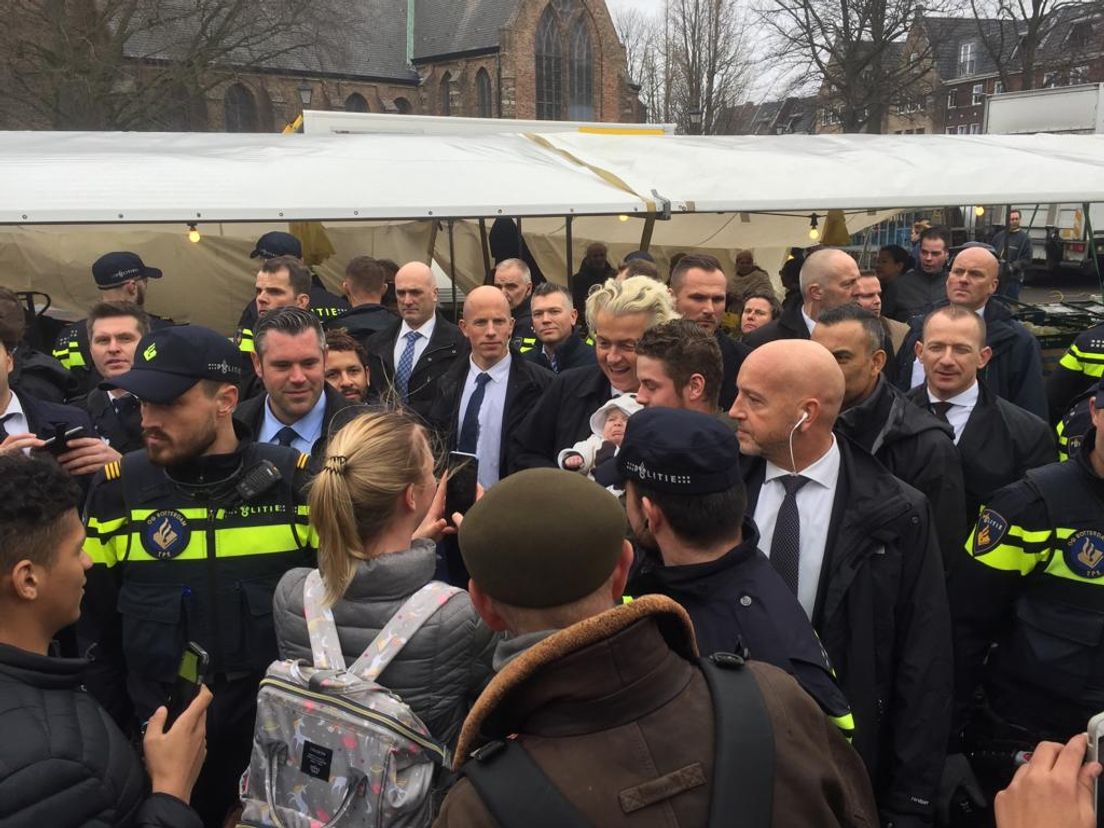 Geert Wilders in Spijkenisse, waar de PVV Nissewaard tot maandagavond één grote fractie had.