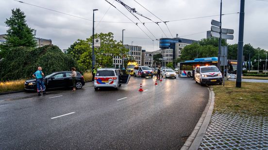Botsing lijnbus met auto in Arnhem