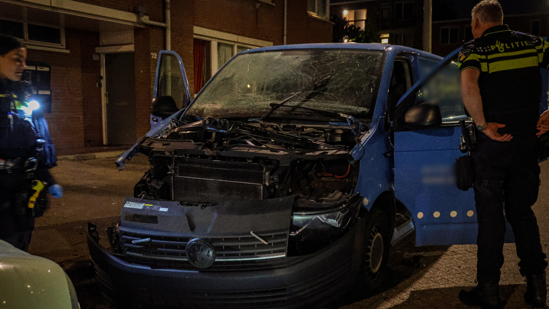 Op de Spinet in Rotterdam is er een explosie geweest bij een bestelbus.