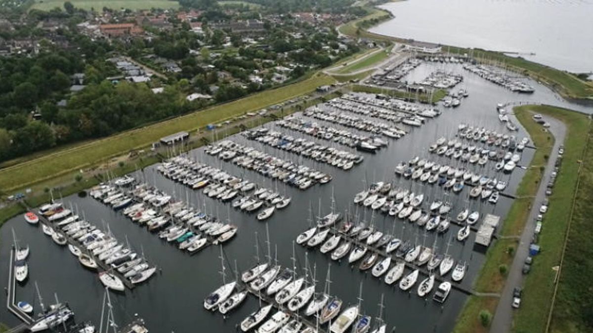 De haven van Scharendijke bestaat vijftig jaar en is nog altijd ongekend populair