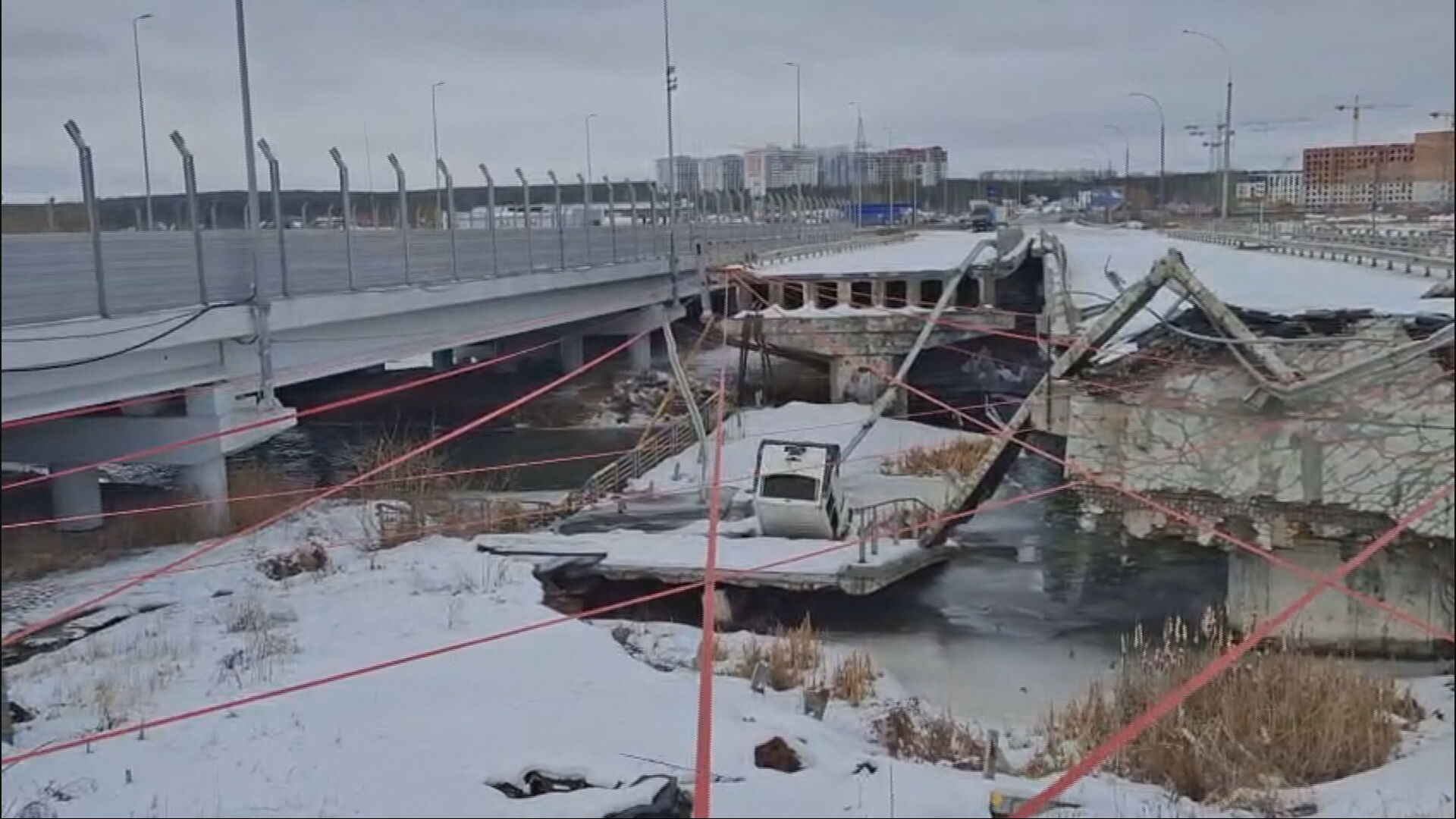 De brug naar Kyiv die is ingestort