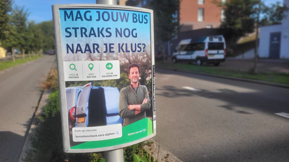 Een campagneposter waarmee de gemeente ondernemers wil wijzen op het gebruik van schonere bestelbussen