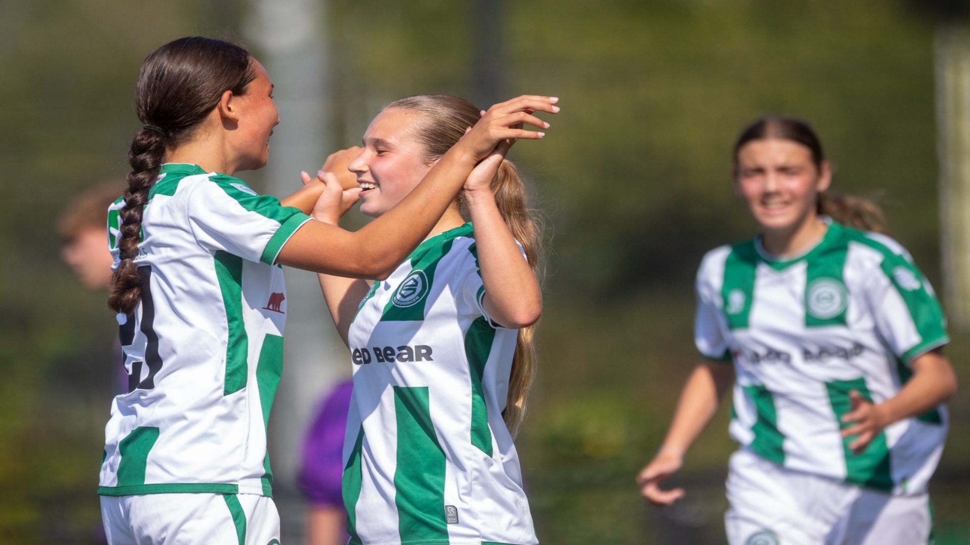 FC-meiden spelen historische thuiswedstrijd: 'Ik heb hier van jongs af
