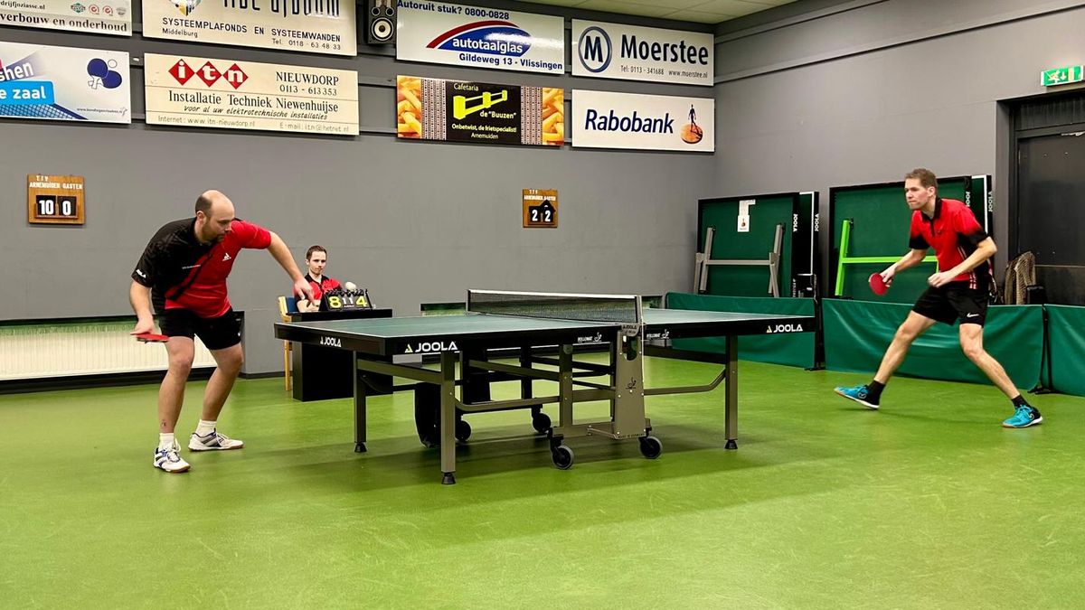 Tafeltennissers Arnemuiden na winst op kop