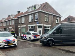 Politie start onderzoek in huis Almelo waar iemand gewond is geraakt