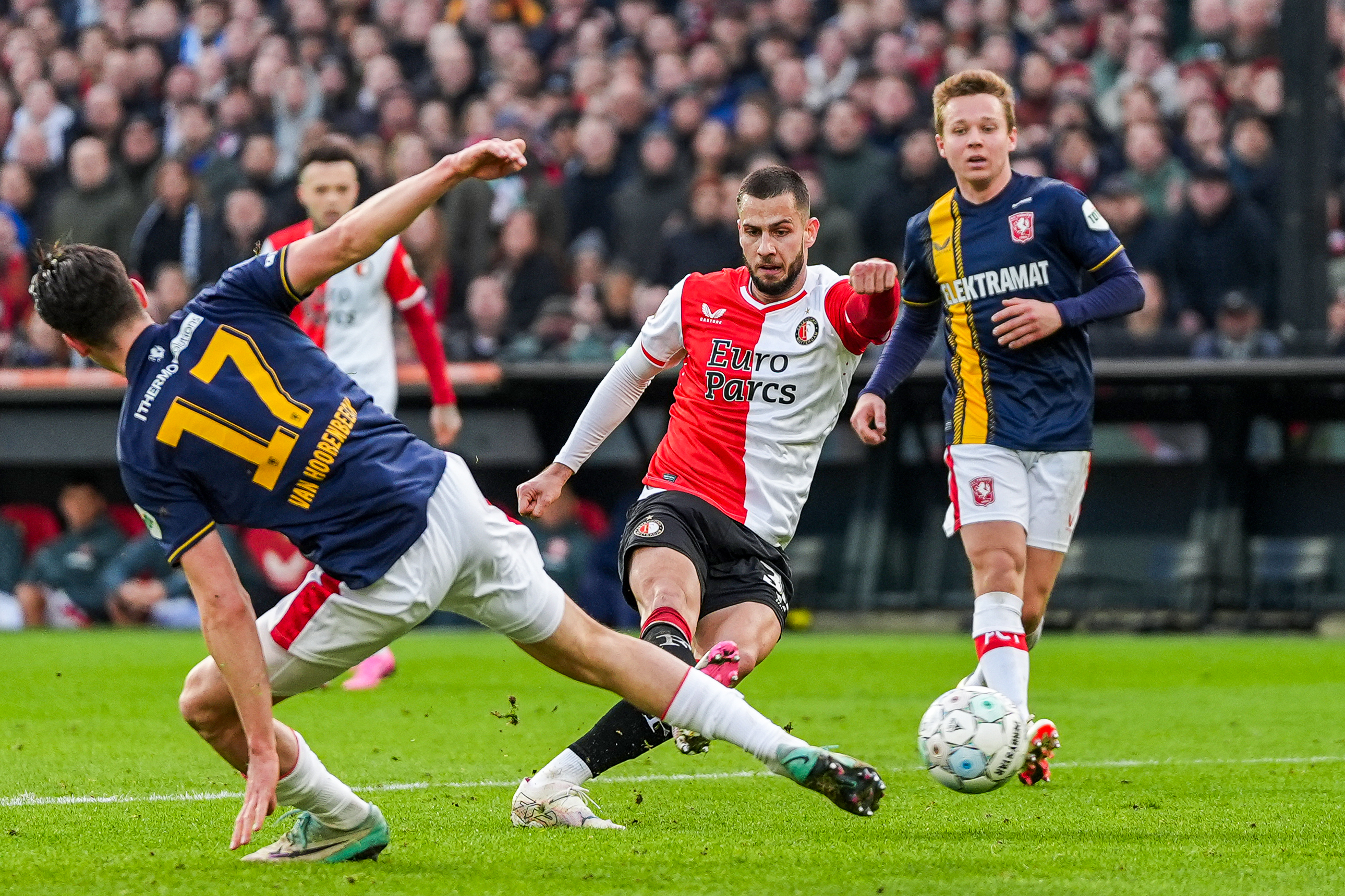 Feyenoord Stelt Teleur Tegen FC Twente, Gimenez Mist Een Strafschop (0 ...