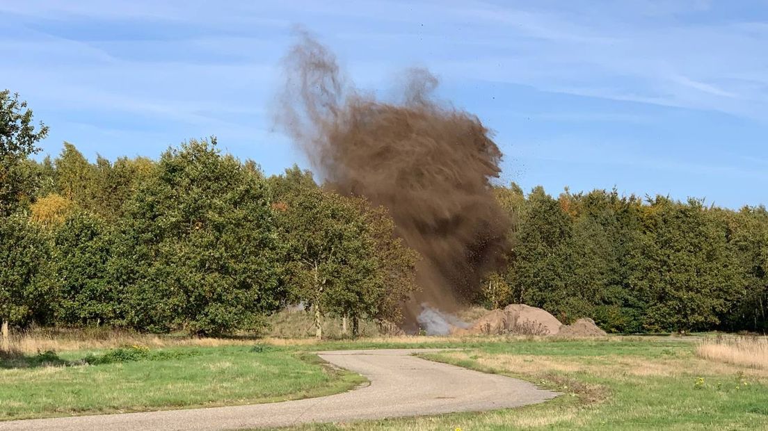 Munitie vliegtuigwrak Enschede tot ontploffing gebracht