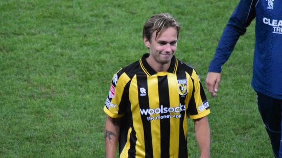 Vitesse-debutant Dahbo overtuigt • De Graafschap faalt opzichtig
