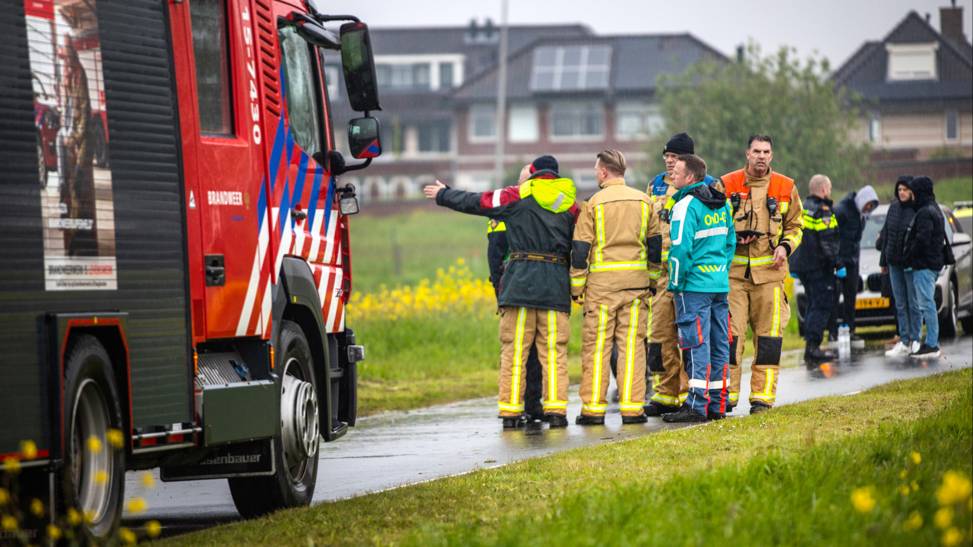 Tranen Van Opluchting Bij Vrienden Na Zoektocht Naar Vermiste Jongen ...