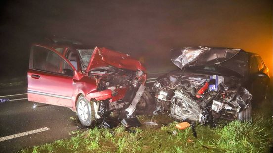 Twee gewonden bij frontale botsing in Lienden