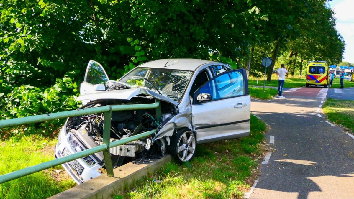 112 Nieuws: Ravage na aanrijding bij Hengelo