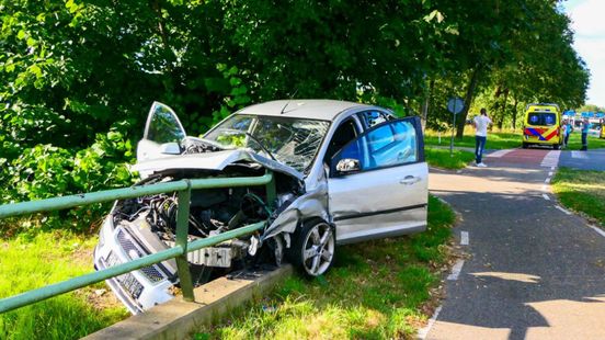 112 Nieuws: Ravage na aanrijding bij Hengelo. 112 Nieuws: Ravage na aanrijding bij Hengelo.