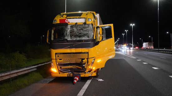 Vrachtwagenchauffeur richt ravage aan op A28