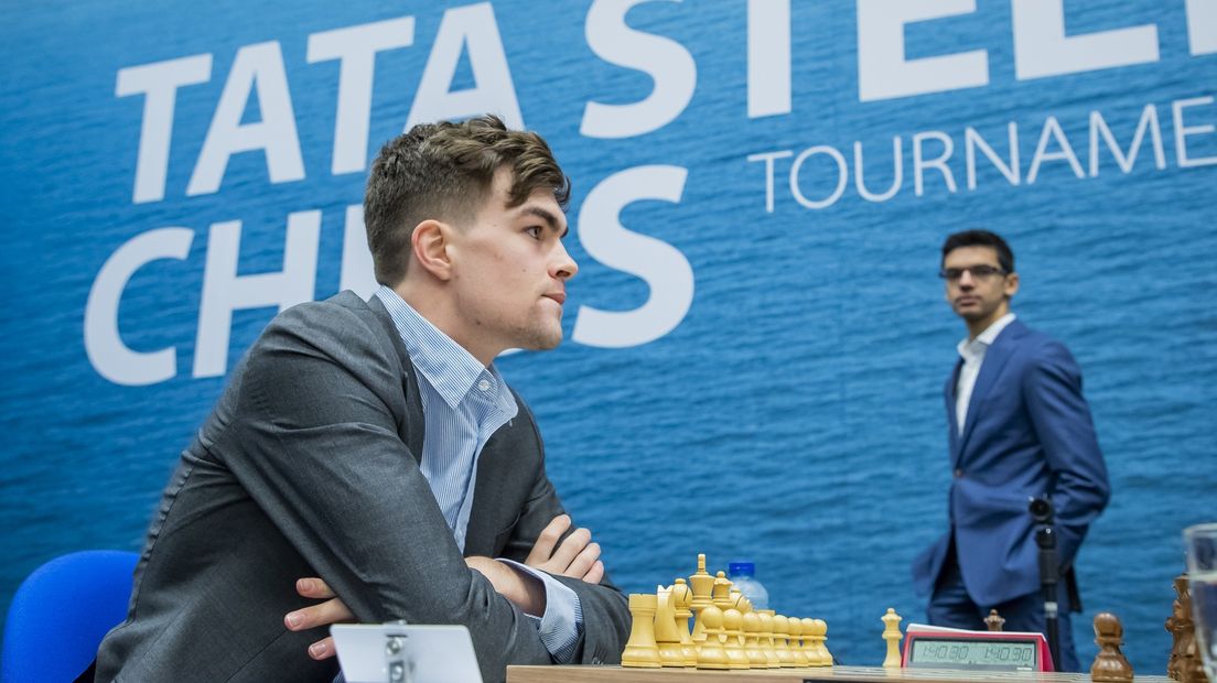 Jorden van Foreest is gedeeld koploper na de eerste ronde van het Tata Steel Chess toernooi