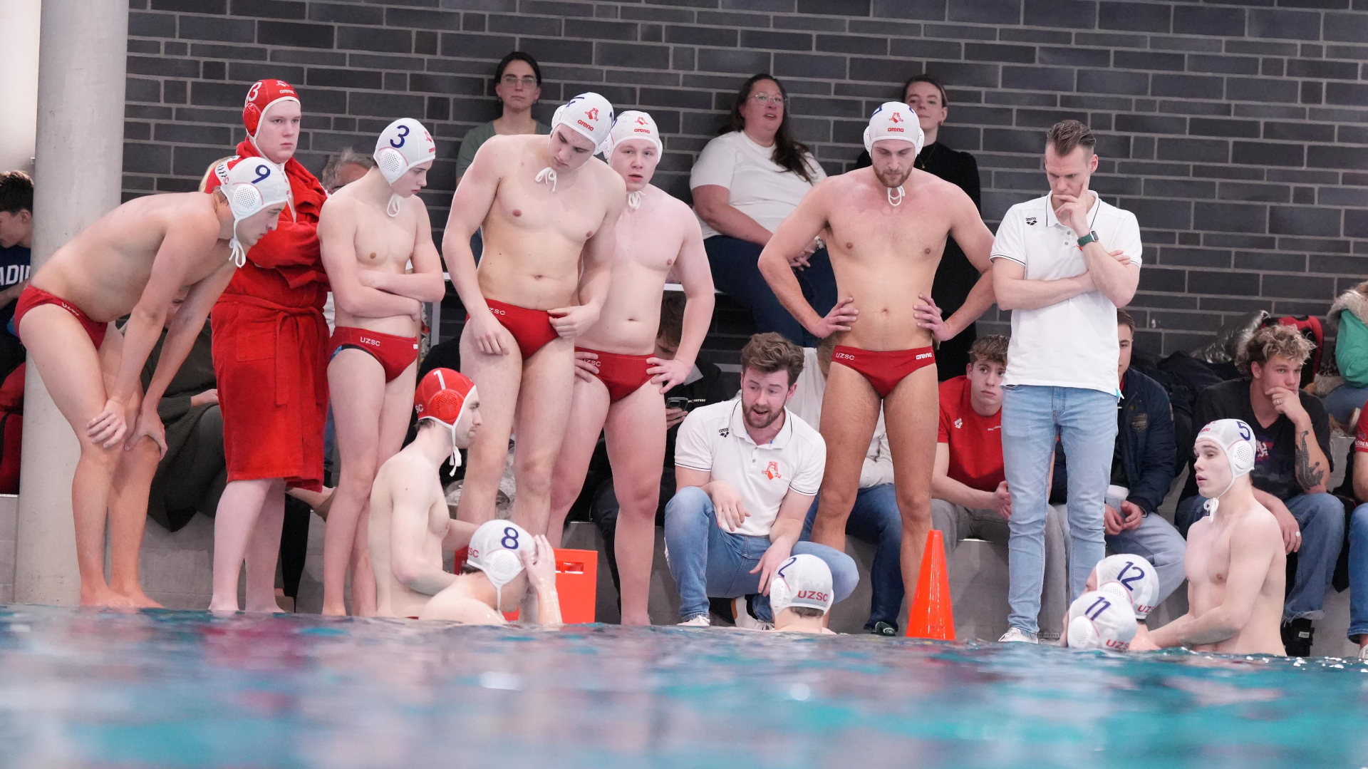 Coach UZSC verrast met vertrek: 'Ik loop op mijn tenen'