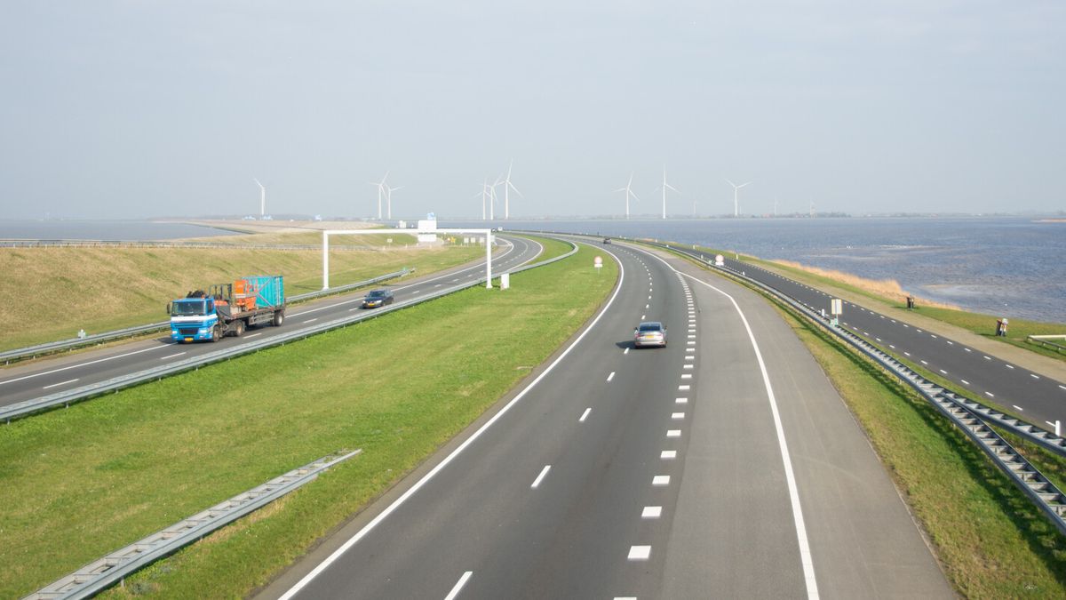 Afsluitdijk richting Fryslân dinsdagnacht dicht