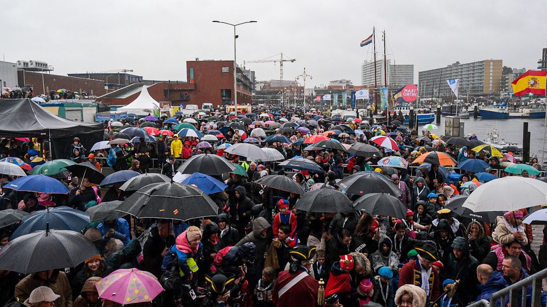 Ondanks de regen kwamen duizenden mensen naar Scheveningen