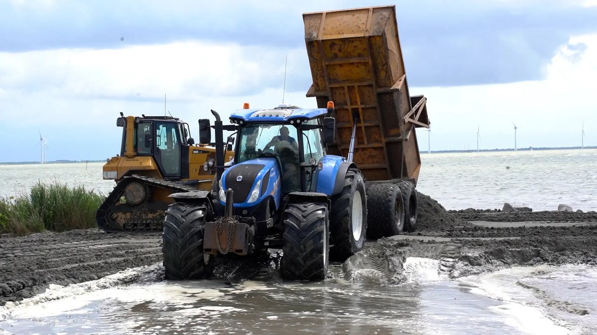 Hege Gerzen in Oudemirdum wordt opgeknapt, met 9.000 kuub zand uit Lemmer