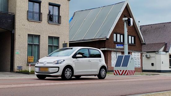 Mobiele flitspaal zorgt voor bonnenregen: 13.438 hardrijders betrapt