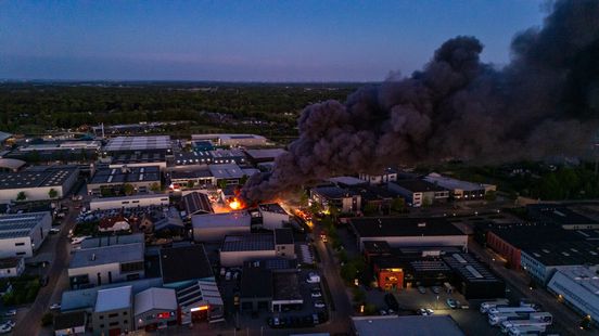Grote bedrijfsbrand in Ermelo: 'Enorme hitte'