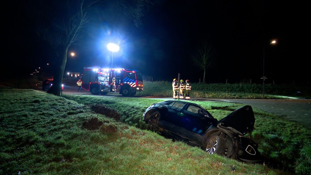 Auto belandt in greppel in Lemiers: passagier gewond, bestuurder opgepakt