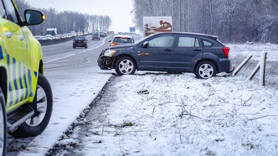 Meerdere ongelukken door gladheid in Drenthe. Meerdere ongelukken door gladheid in Drenthe.