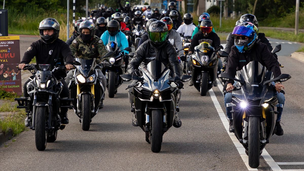 Emotioneel eerbetoon aan ongeneeslijke zieke Miraç (12): stoet met ruim 300 motoren