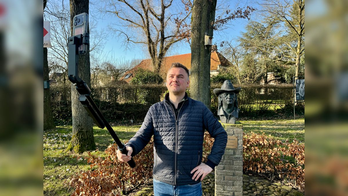 Aardrijkskundedocent Dennis (44) gaat viraal met filmpjes over plaatsnaamborden: 'Elke plaatsnaam he