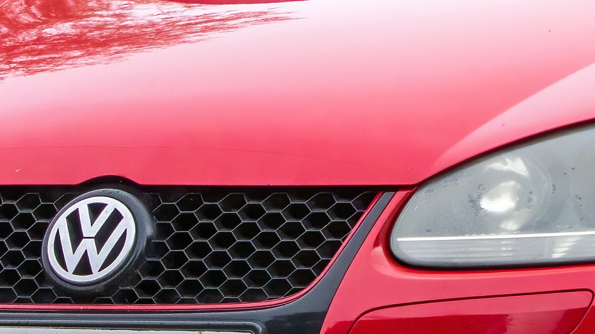 Automobilist rijdt ervandoor na aanrijding in Elsloo