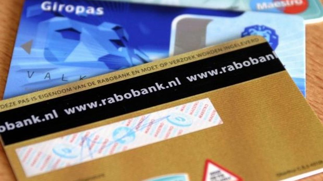 Twentenaren die bankrekening beschikbaar stelden aan criminelen opgepakt
