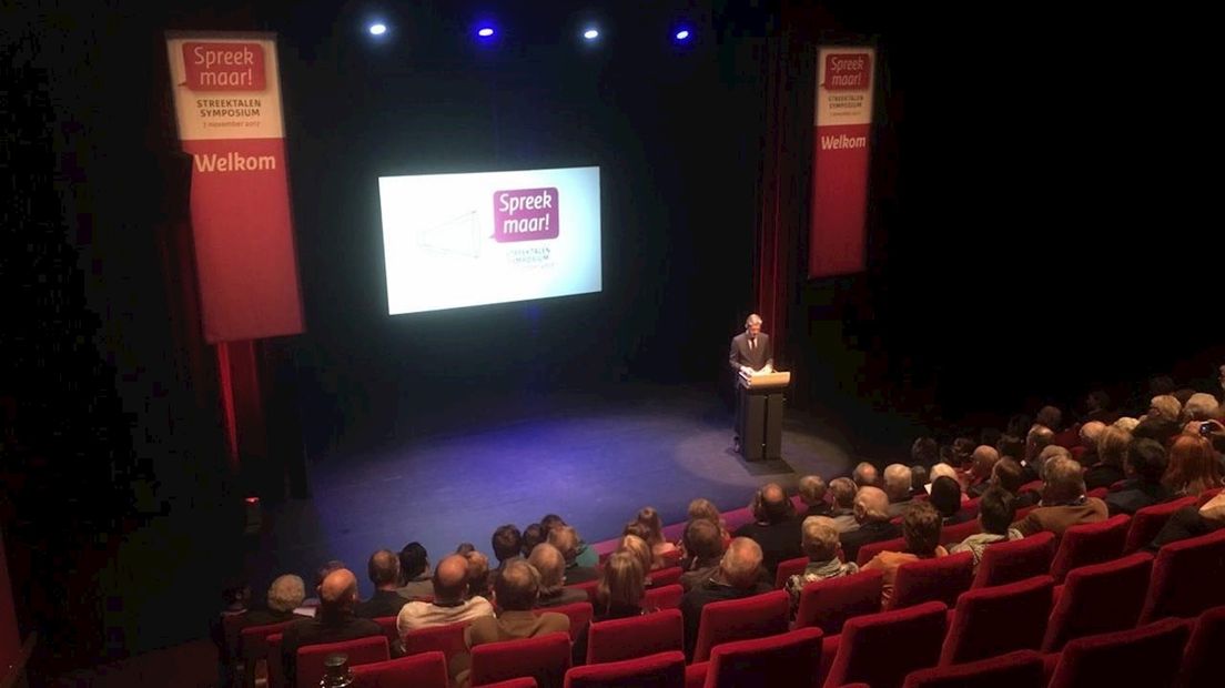 Het Streektaalsymposium in de Deventer Schouwburg