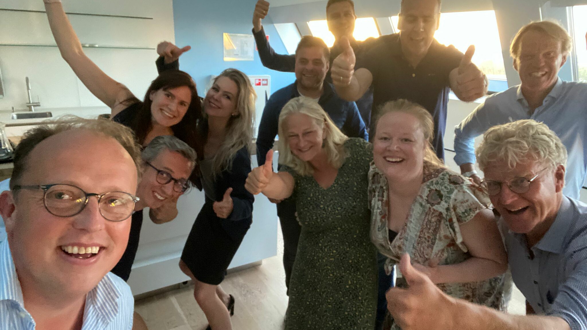 In de provinciale formatie in 2023 hebben de politici geluisterd naar het advies een gezellige foto te maken, maar dat ging na de tijd toch mis