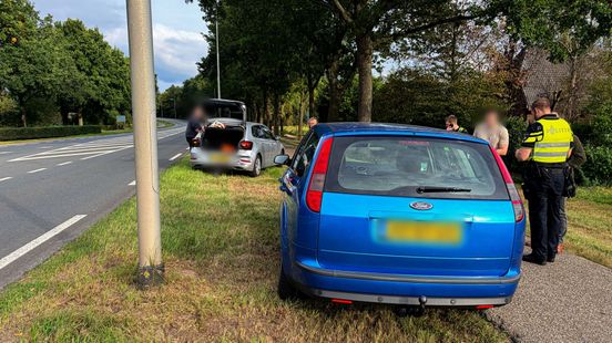 Kop-staartbotsing veroorzaakt schade aan twee auto's